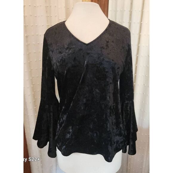 T40 Zac and Rachel black velour top withT Bell sleeves - Picture 1 of 9